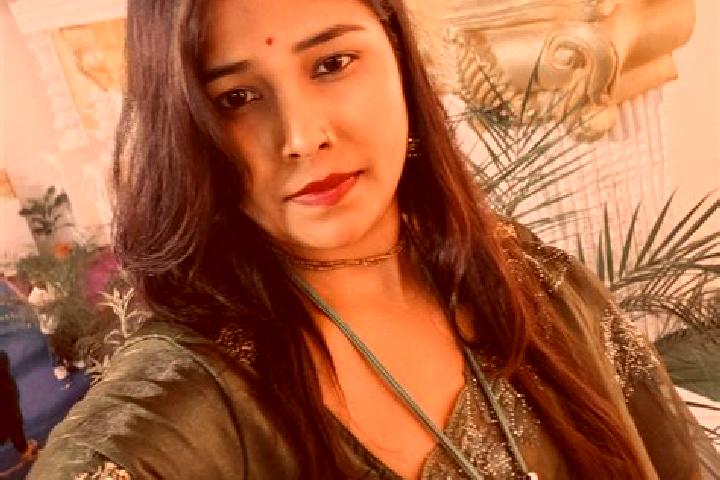Luna, 23 — Escort in Falakata, India