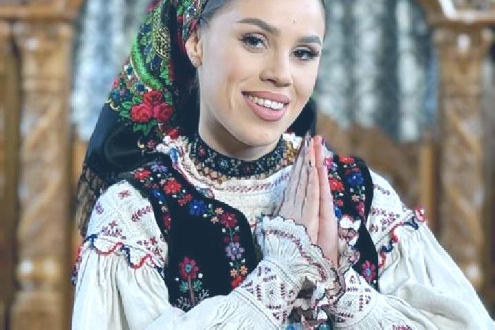 Luna, 23 — Escort in Jiana, Romania