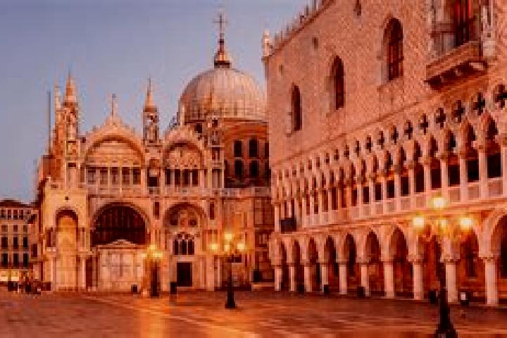 Luna, 23 — Escort in San Marco, Italy