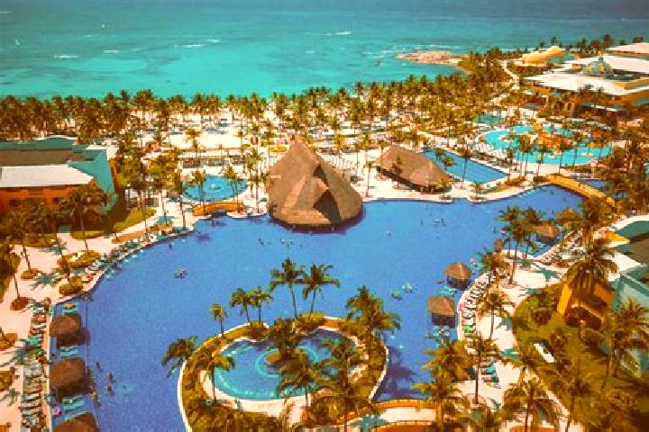 Luna, 24, a blonde brown-eyed caribbean companion based in Barcelo Maya. Offering CIM, Travel Companion, Fetish, Domination, Roleplay. Available for incall a...