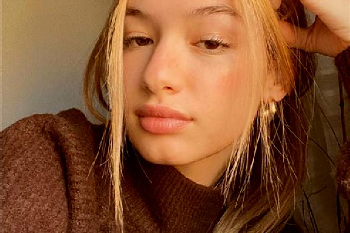Luna, 24, a blonde brown-eyed latina companion based in Kalamoto. Offering Couples, 69, Dinner Date. Available for incall and outcall, overnight bookings ava...