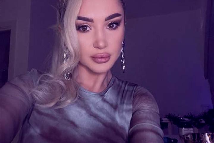 Luna, 24, a blonde grey-eyed middle eastern companion based in Wauwil. Offering BDSM, Overnight, Tantra, Travel Companion. Available for incall and outcall, ...