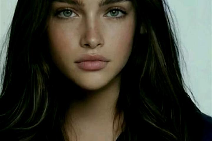 Luna, 24, a brunette dark-eyed caucasian companion based in Bulubarat. Offering OWO, Travel Companion, Roleplay, Dinner Date. Available for incall and outcal...