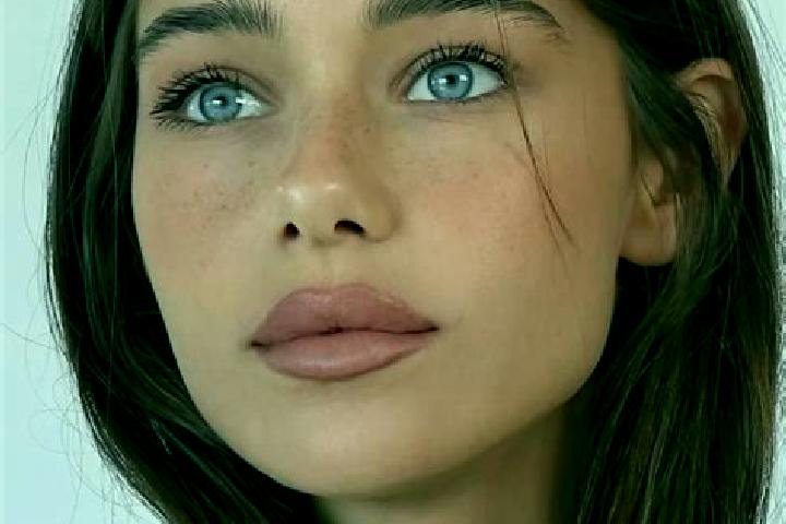 Luna, 24, a brunette grey-eyed caucasian companion based in Silun. Offering Erotic Massage, Fetish, Domination. Available for incall and outcall, day and eve...