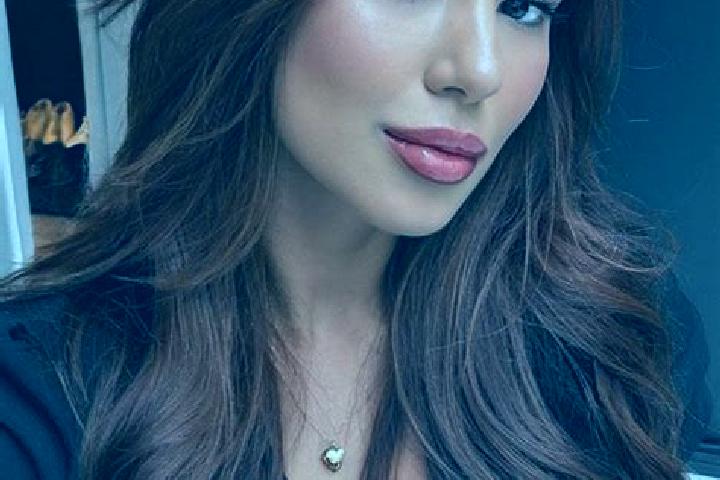 Luna, 24, a chestnut brown-eyed latina companion based in Zalaszentgrot. Offering Duos, Couples, Domination. Available for incall and outcall, day and evenin...