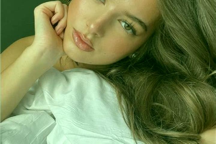 Luna, 24, a chestnut green-eyed latina companion based in Balerna. Offering Striptease, A-Level, OWO, Overnight, Girlfriend Experience. Available for incall ...