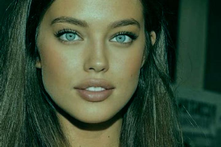Luna, 24, a chestnut green-eyed mixed companion based in Zaragoza. Offering Massage, Roleplay, Deep French Kissing, A-Level. Available for incall and outcall...