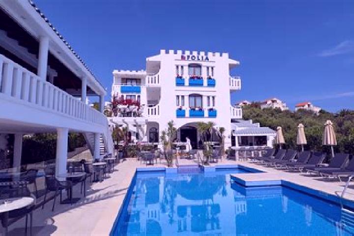 Luna, 24 — Escort in Folia, Greece