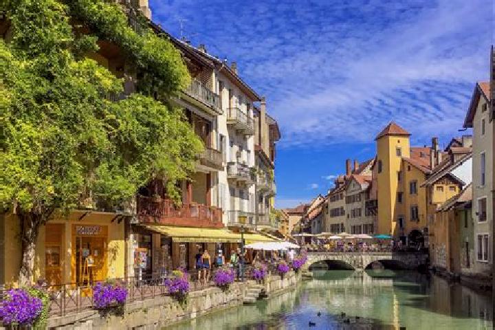 Luna, 24 — Escort in Le Thor, France