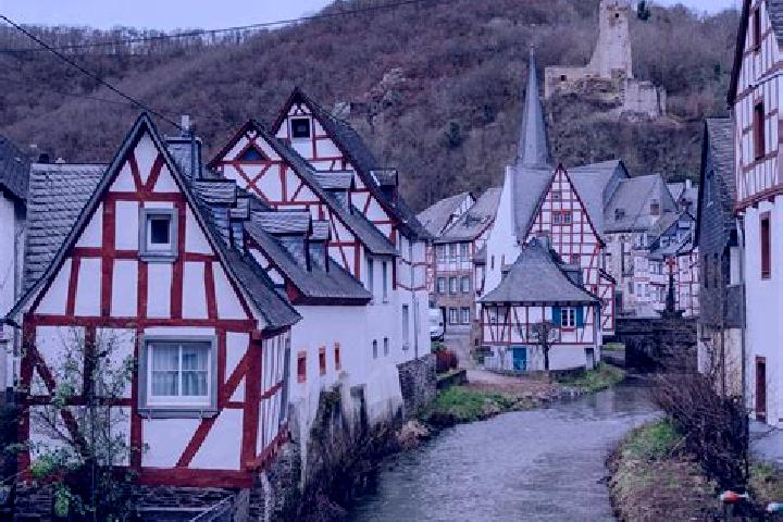 Luna, 24 — Escort in Simmerath, Germany