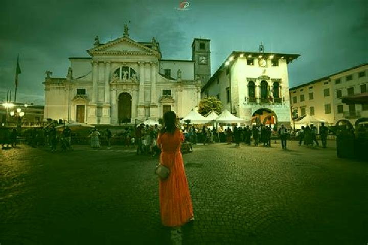 Luna, 24 — Escort in Via Pastrengo, Italy
