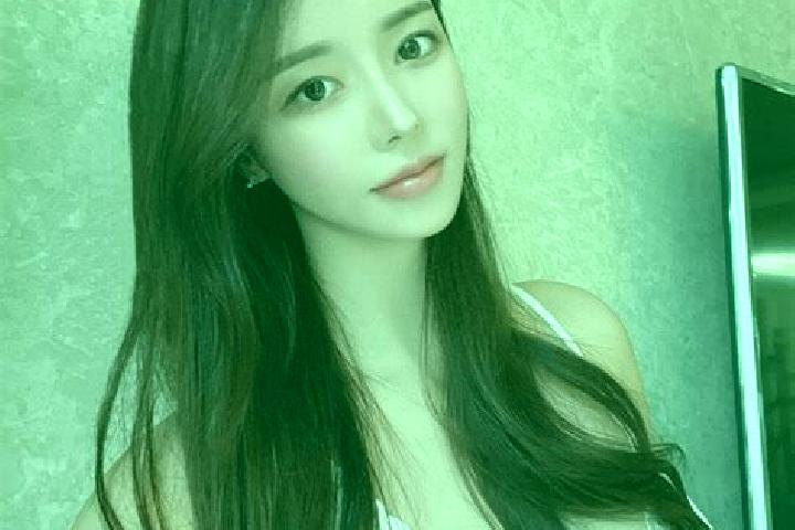 Luna, 24 — Escort in Wanmao, China