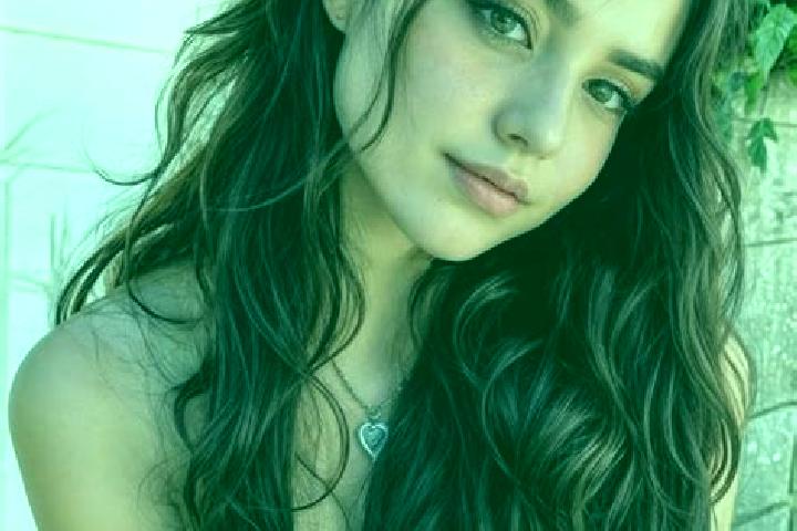 Luna, 25, a auburn hazel-eyed mediterranean companion based in Ucria. Offering BDSM, Deep French Kissing, Girlfriend Experience. Available for incall and out...
