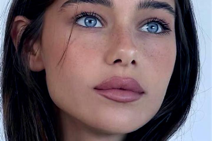 Luna, 25, a brunette grey-eyed asian companion based in Hailar. Offering Couples, CIM, Duos. Available for incall and outcall, day and evening dates.