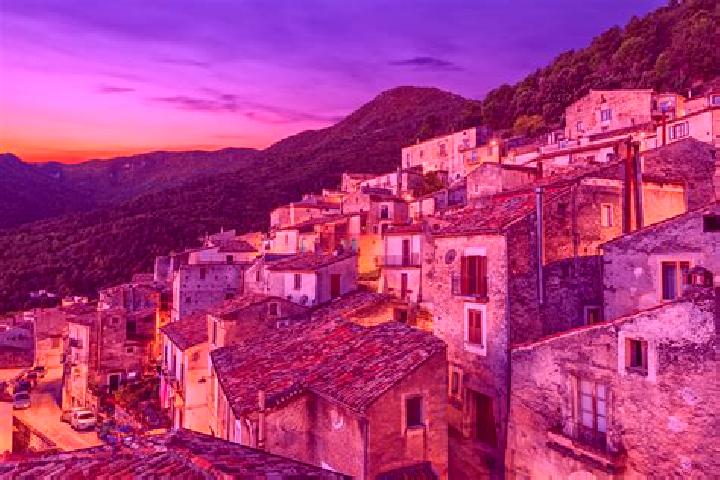 Luna, 25 — Escort in Altomonte, Italy