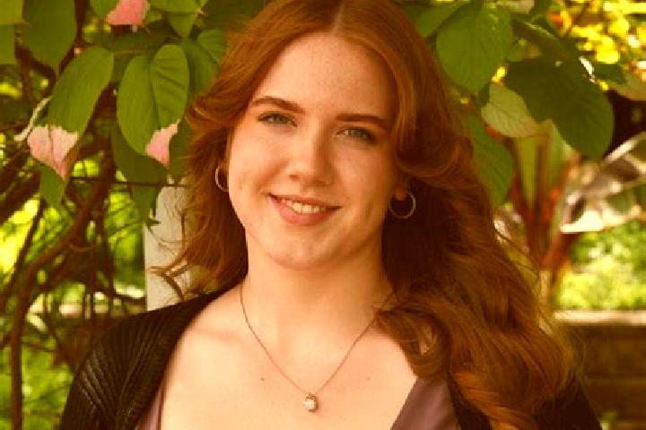 Luna, 25 — Escort in Bienfait, Canada