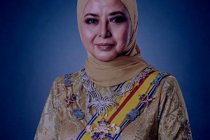 Luna, 25 — Escort in Gandik, Indonesia
