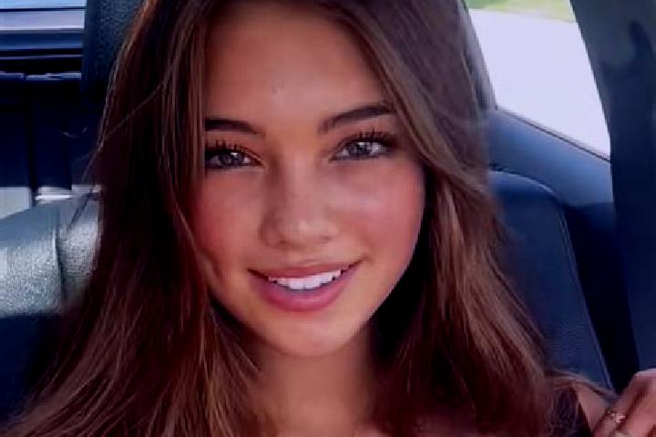 Luna, 26, a brunette blue-eyed latina companion based in Borivtsi. Offering Striptease, CIM, Overnight, Travel Companion, A-Level. Available for incall and o...