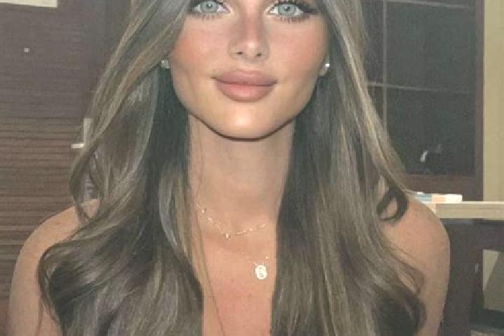 Luna, 26, a brunette dark-eyed european companion based in Glenvar Heights. Offering Couples, OWO, Travel Companion. Available for incall and outcall, day an...
