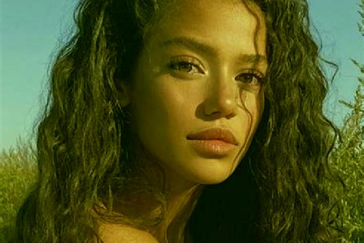 Luna, 26, a chestnut dark-eyed latina companion based in Nanno. Offering Roleplay, Tantra, A-Level, Party Girl. Available for incall and outcall, overnight b...