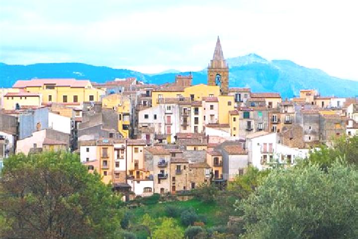 Luna, 26 — Escort in Castelbuono, Italy