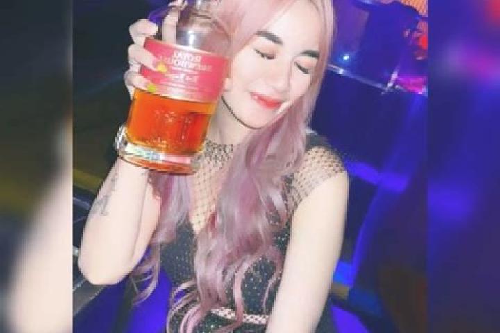 Luna, 26 — Escort in Kalkal Barat, Indonesia