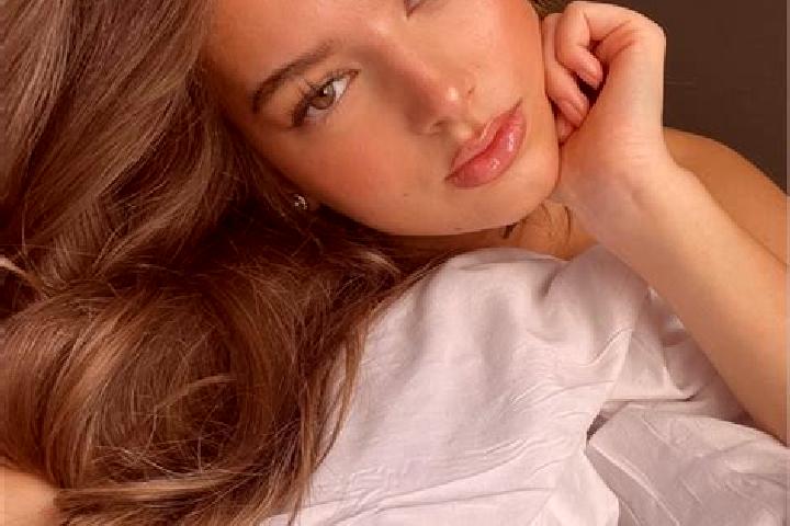 Luna, 27, a brunette hazel-eyed slavic companion based in Mlajet. Offering Domination, Couples, Erotic Massage. Available for incall and outcall, day and eve...