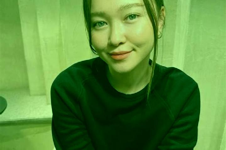 Luna, 27, a chestnut blue-eyed asian companion based in Bielawa. Offering Prostate Massage, Massage, Dinner Date. Available for incall and outcall, overnight...