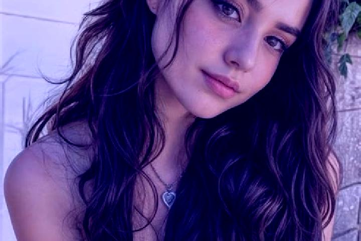 Luna, 28, a black brown-eyed middle eastern companion based in Naukseni. Offering A-Level, Roleplay, Domination. Available for incall and outcall, day and ev...