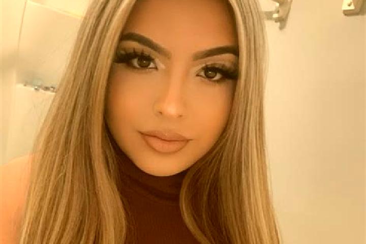 Luna, 28, a blonde amber-eyed latina companion based in Marchin. Offering Couples, OWO, A-Level. Available for incall and outcall, overnight bookings available.