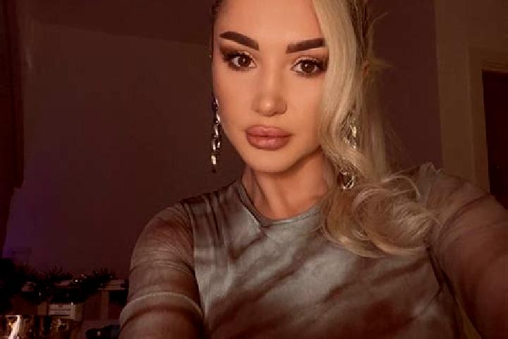Luna, 28, a blonde dark-eyed middle eastern companion based in Tejupa. Offering GFE, BDSM, Fetish. Available for incall and outcall, overnight bookings avail...