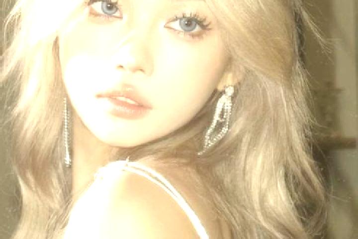 Luna, 28, a blonde grey-eyed asian companion based in Mulankera. Offering GFE, A-Level, Travel Companion. Available for incall and outcall, day and evening d...