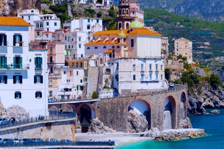 Luna, 28 — Escort in Casino Vecchiarello, Italy
