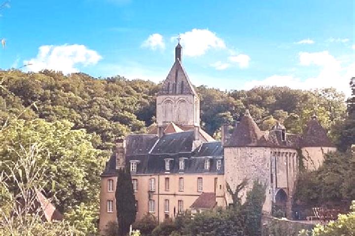 Luna, 28 — Escort in Cuzion, France