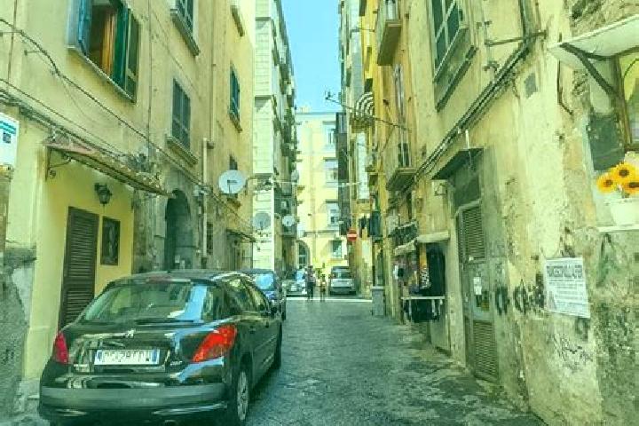Luna, 28 — Escort in Montecalvario, Italy