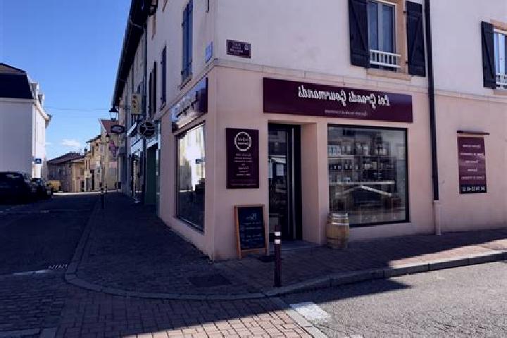 Luna, 28 — Escort in Truttemer-le-Grand, France
