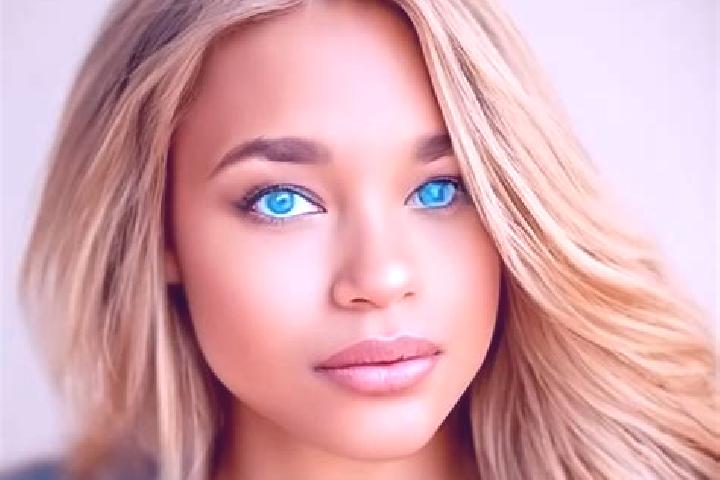 Luna, 29, a blonde blue-eyed latina companion based in Soveria Simeri. Offering Tantra, A-Level, 69, Erotic Massage, Deep French Kissing. Available for incal...