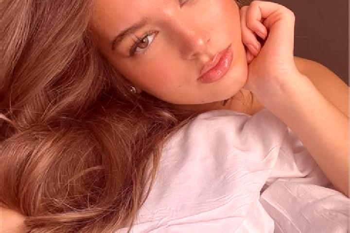 Luna, 29, a brunette hazel-eyed mediterranean companion based in Schwarzhofen. Offering Girlfriend Experience, Deep French Kissing, Massage. Available for in...