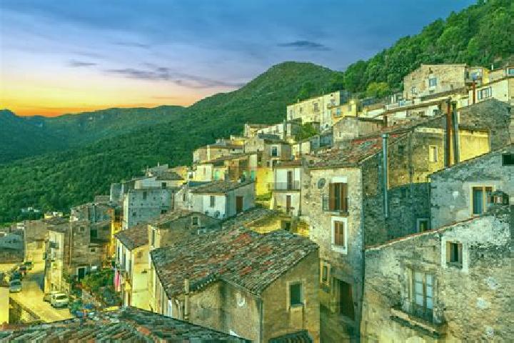 Luna, 29 — Escort in Altomonte, Italy