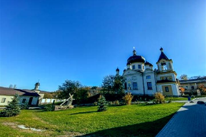 Luna, 29 — Escort in Calugari, Romania