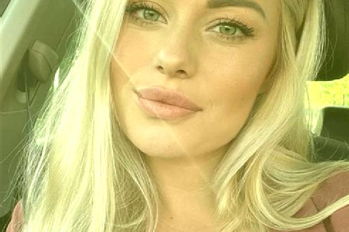 Luna, 30, a blonde hazel-eyed caucasian companion based in Kollerschlag. Offering Fetish, Domination, Erotic Massage. Available for incall and outcall, overn...