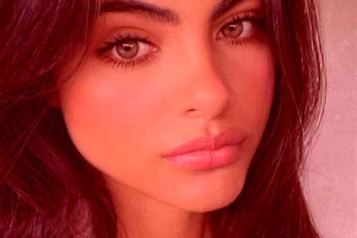 Luna, 30, a chestnut green-eyed indian companion based in Droue. Offering Travel Companion, Roleplay, Overnight, Party Girl. Available for incall and outcall...