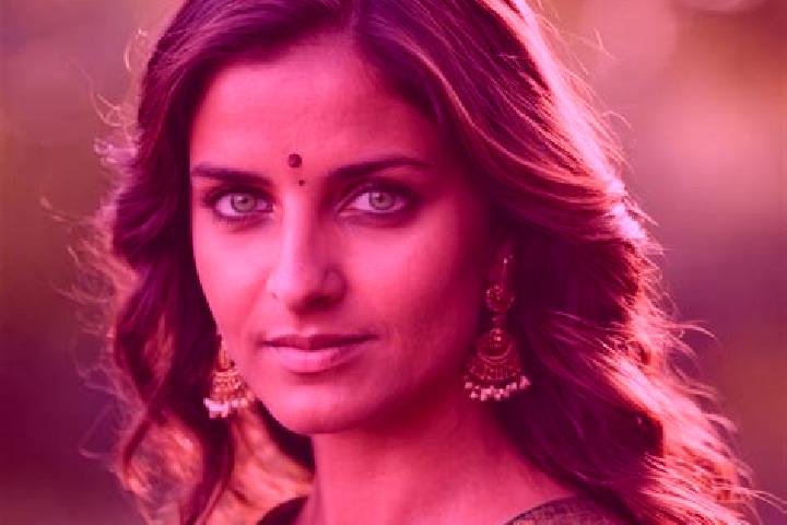 Luna, 30, a chestnut green-eyed indian companion based in Navalafuente. Offering GFE, 69, Massage, Travel Companion. Available for incall and outcall, overni...