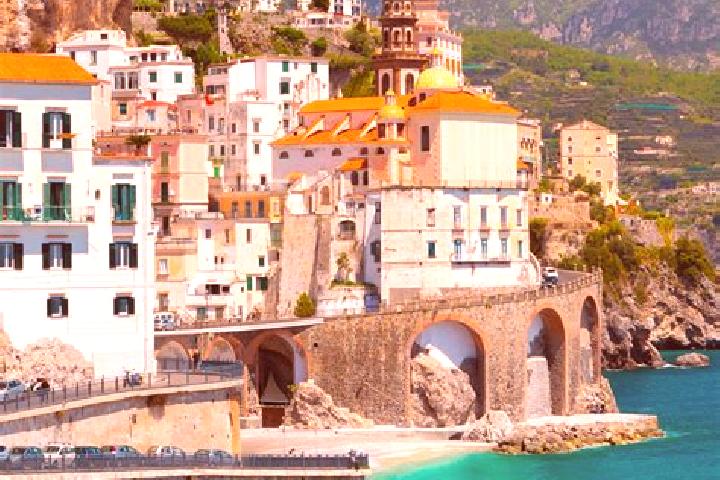 Luna, 30 — Escort in Campo, Italy