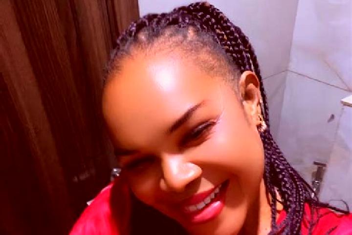 Luna, 30 — Escort in Ezillo, Nigeria