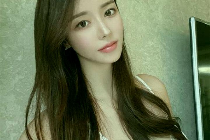 Luna, 30 — Escort in Jiaoshanhe, China