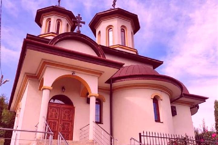 Luna, 30 — Escort in Petrilaca, Romania