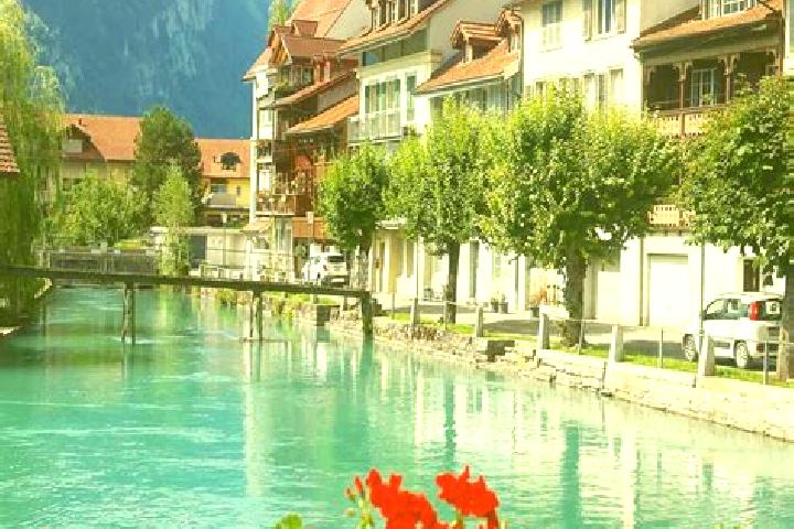Luna, 30 — Escort in Zaziwil, Switzerland