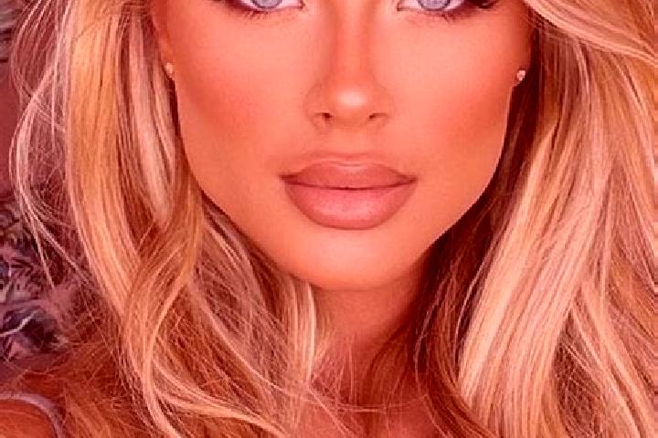 Luna, 31, a blonde blue-eyed latina companion based in Capranica. Offering Massage, BDSM, Fetish, GFE. Available for incall and outcall, day and evening dates.