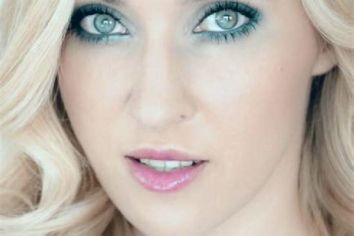 Luna, 31, a blonde green-eyed indian companion based in Pinecrest. Offering A-Level, Prostate Massage, Domination, Roleplay, Travel Companion. Available for ...